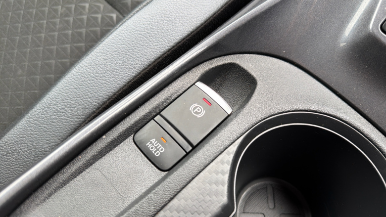 Nissan Juke 1.0 DiG-T 114 N-Connecta 5dr Petrol Hatchback